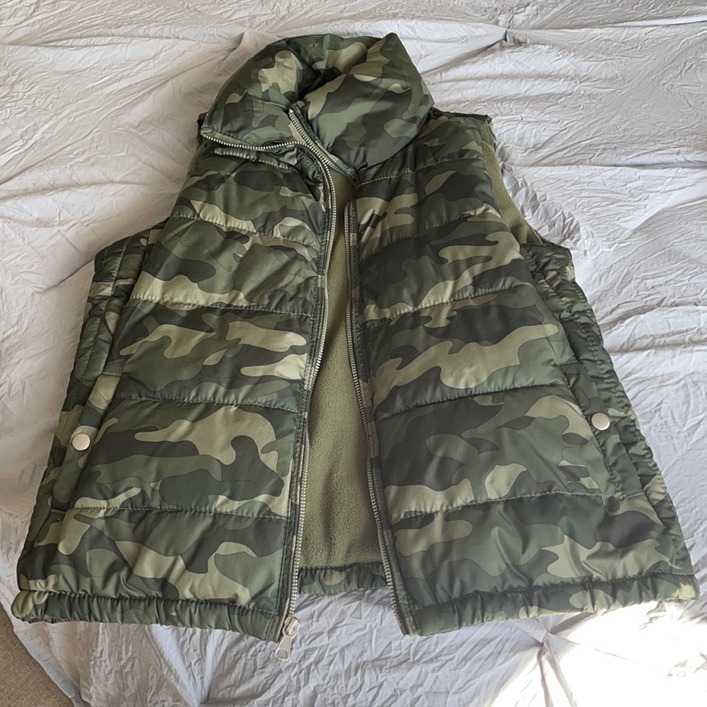 Old Navy Camo Puffer Vest XS